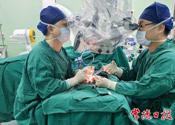 湘雅专家星夜驰援 常德工人断指“复活”